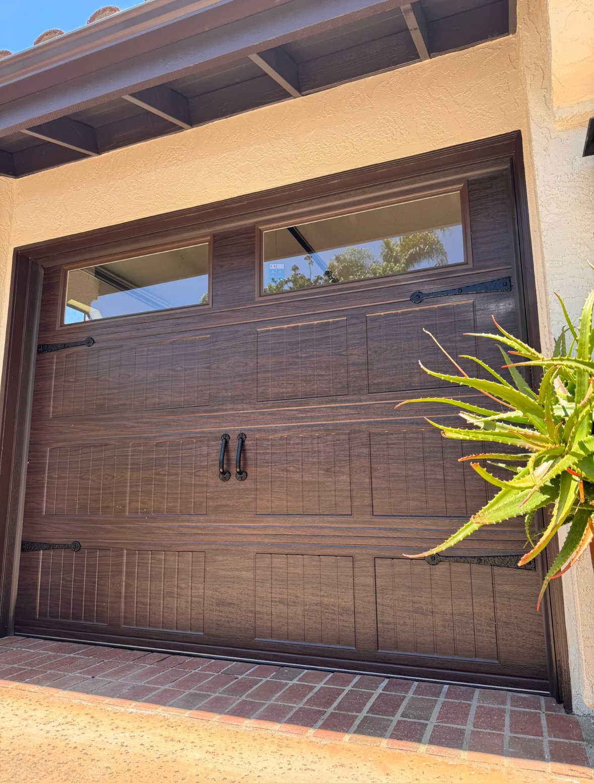 carriage-style-garage-door-installation-los-angeles