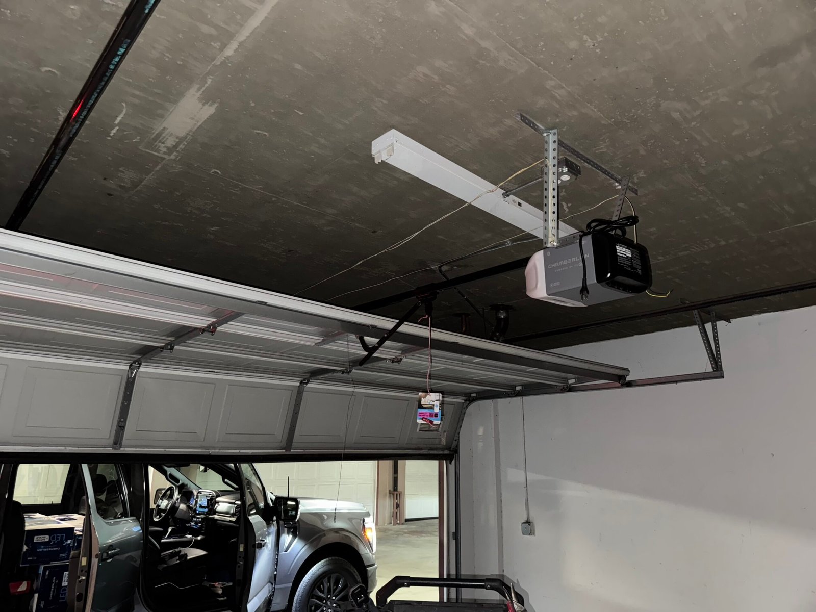 garage-door-insallation-north tarzana